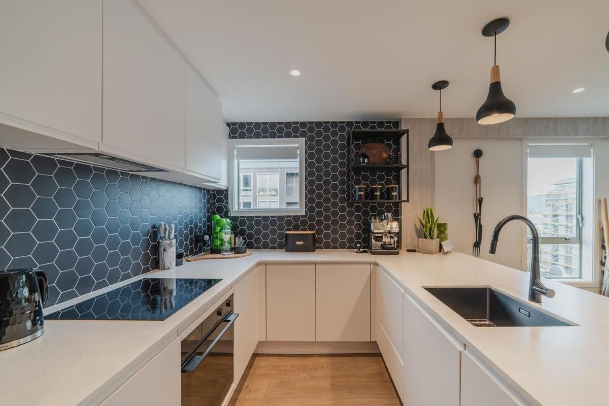 Penthouse Perfection - 2Br Elegance On Worcester St Christchurch Esterno foto