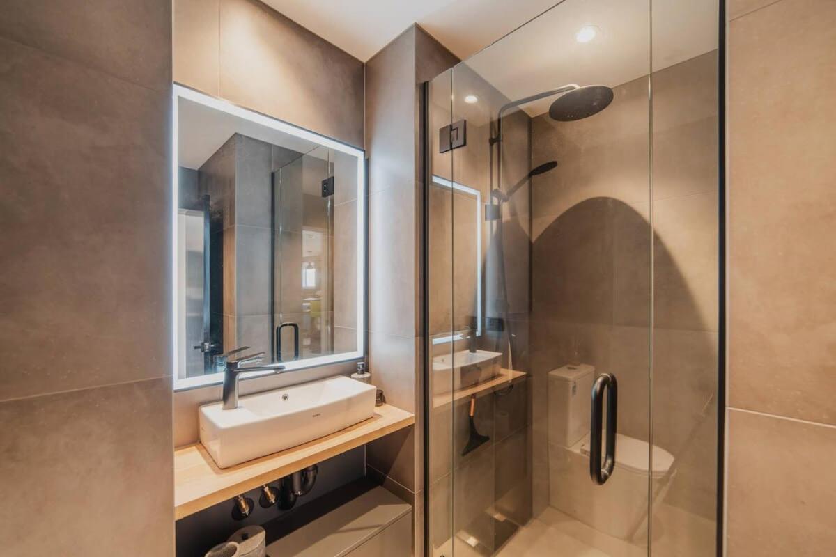 Penthouse Perfection - 2Br Elegance On Worcester St Christchurch Esterno foto