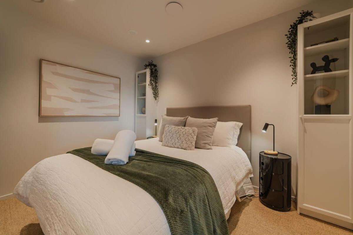 Penthouse Perfection - 2Br Elegance On Worcester St Christchurch Esterno foto