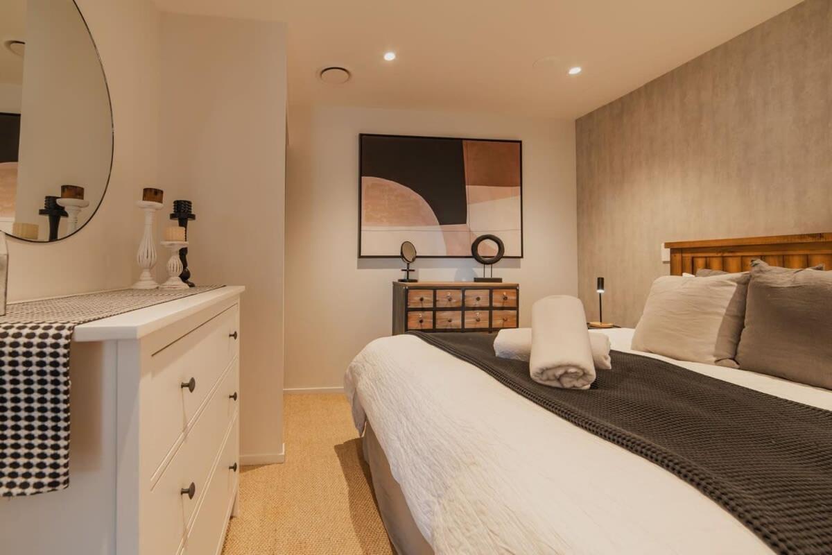 Penthouse Perfection - 2Br Elegance On Worcester St Christchurch Esterno foto